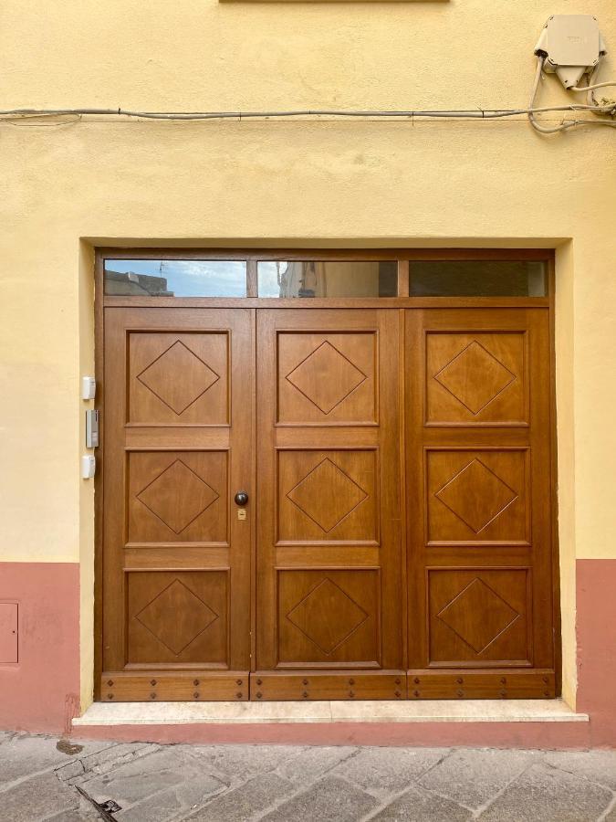 Sassari-Centro Elegante Appartamento Con Wifi E Netflix ภายนอก รูปภาพ