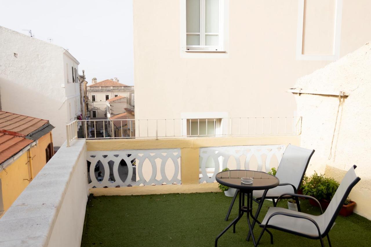 Sassari-Centro Elegante Appartamento Con Wifi E Netflix ภายนอก รูปภาพ