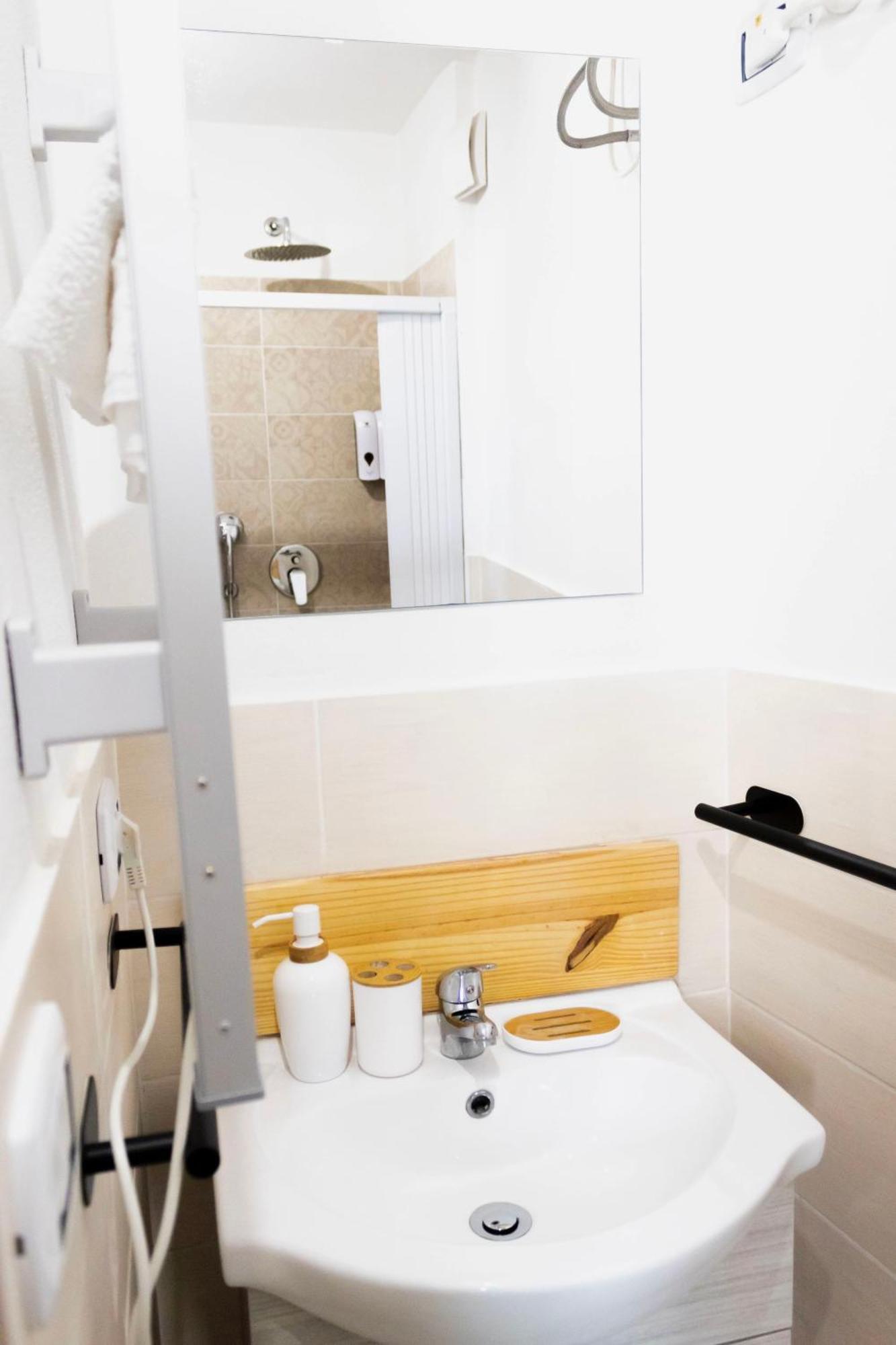 Sassari-Centro Elegante Appartamento Con Wifi E Netflix ภายนอก รูปภาพ
