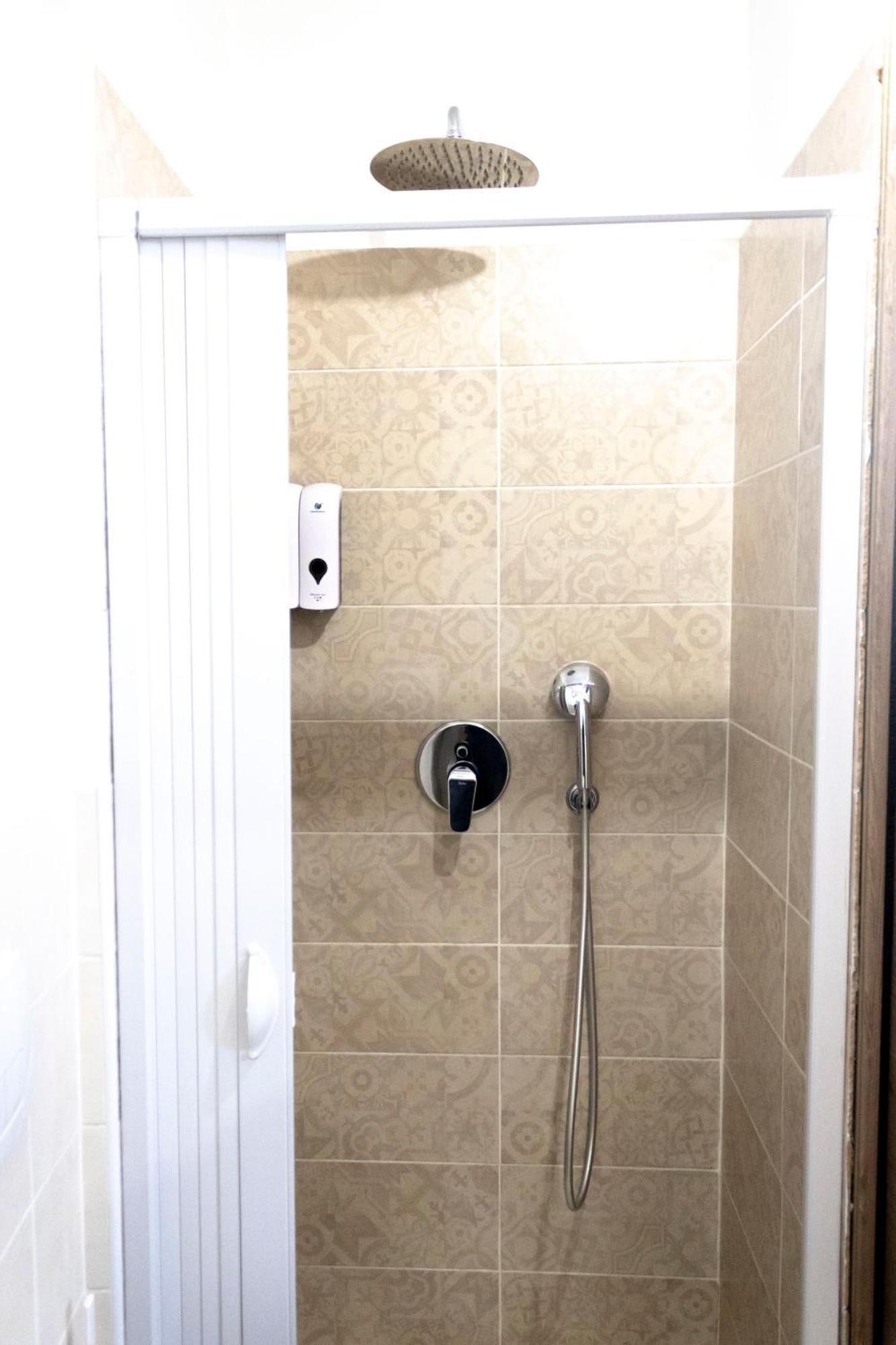 Sassari-Centro Elegante Appartamento Con Wifi E Netflix ภายนอก รูปภาพ