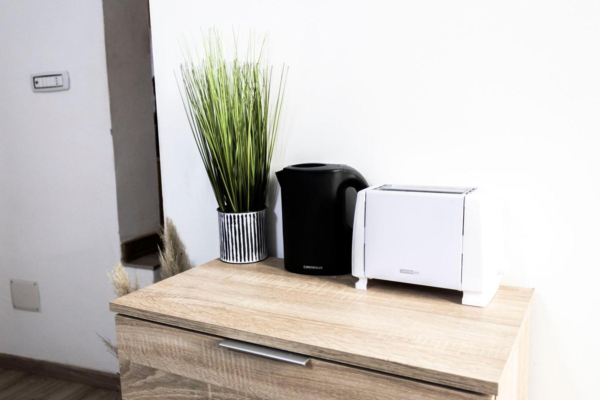 Sassari-Centro Elegante Appartamento Con Wifi E Netflix ห้อง รูปภาพ