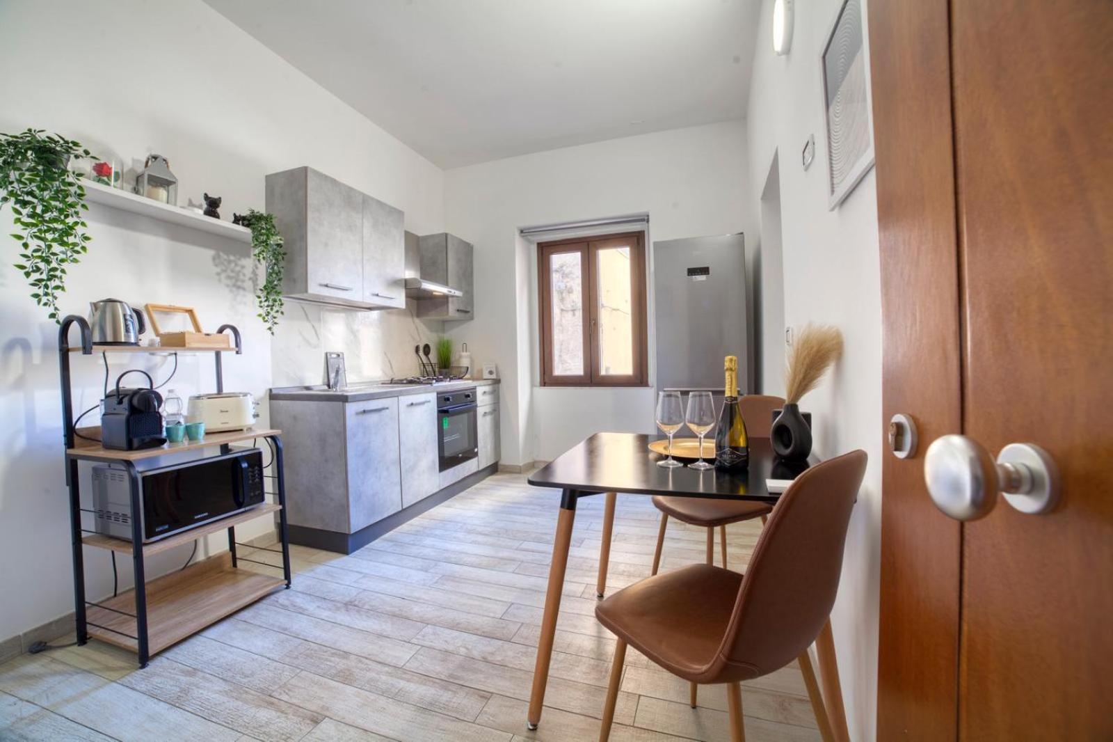 Sassari-Centro Elegante Appartamento Con Wifi E Netflix ภายนอก รูปภาพ