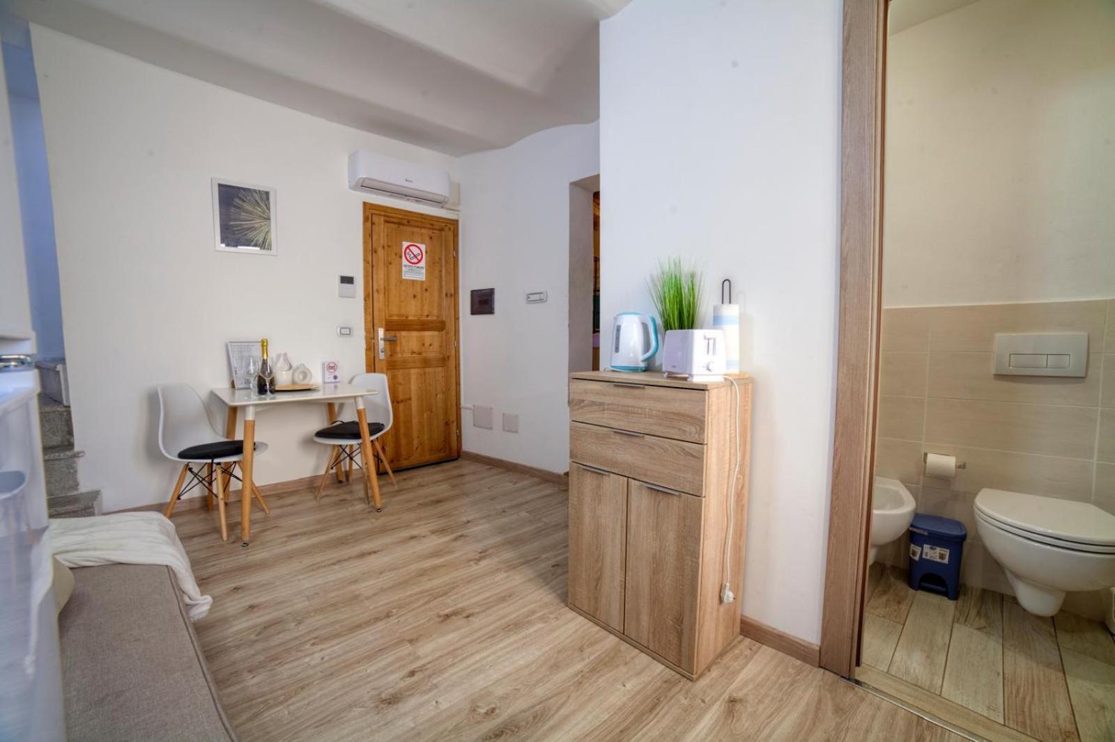 Sassari-Centro Elegante Appartamento Con Wifi E Netflix ภายนอก รูปภาพ