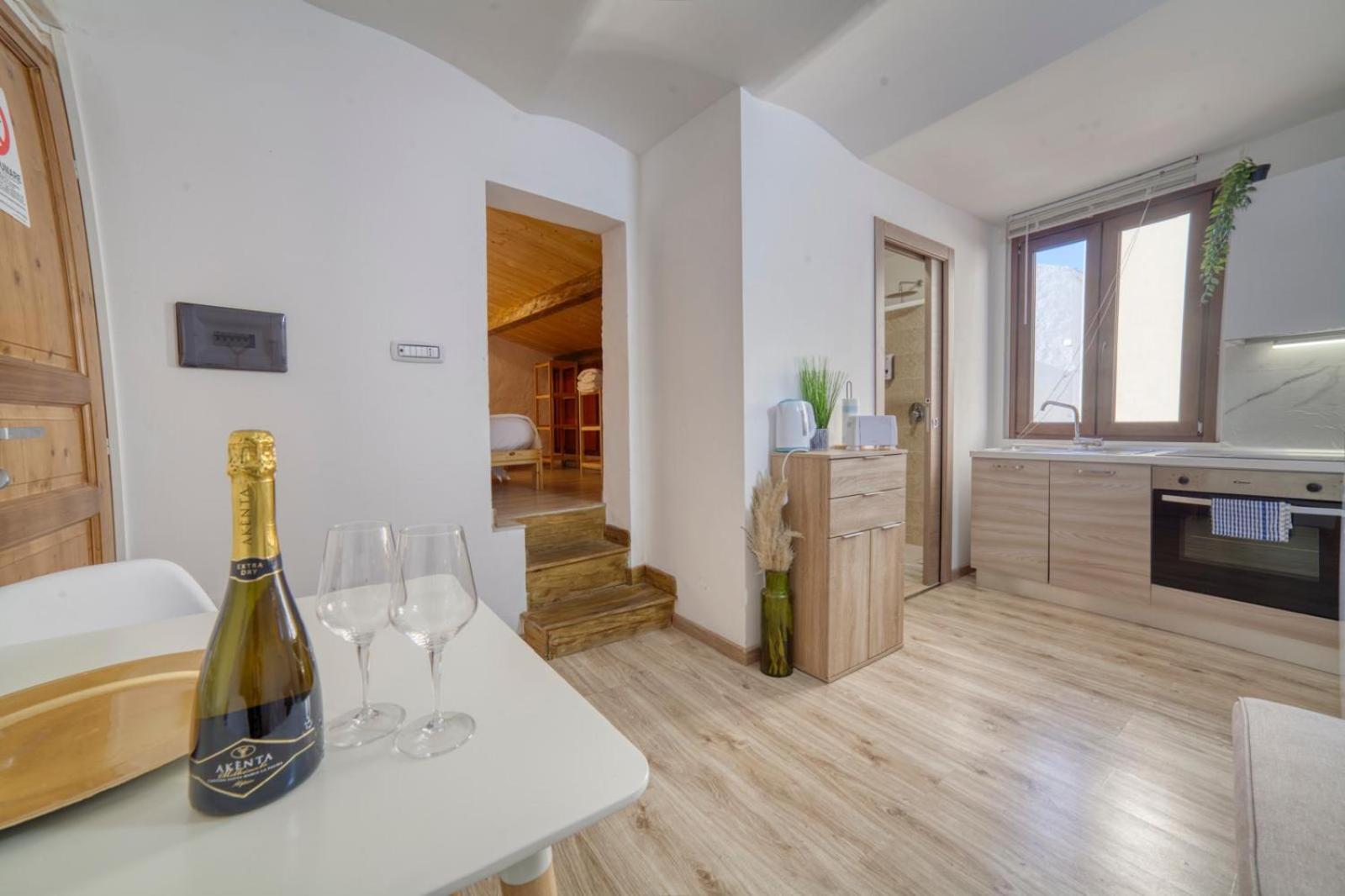 Sassari-Centro Elegante Appartamento Con Wifi E Netflix ภายนอก รูปภาพ