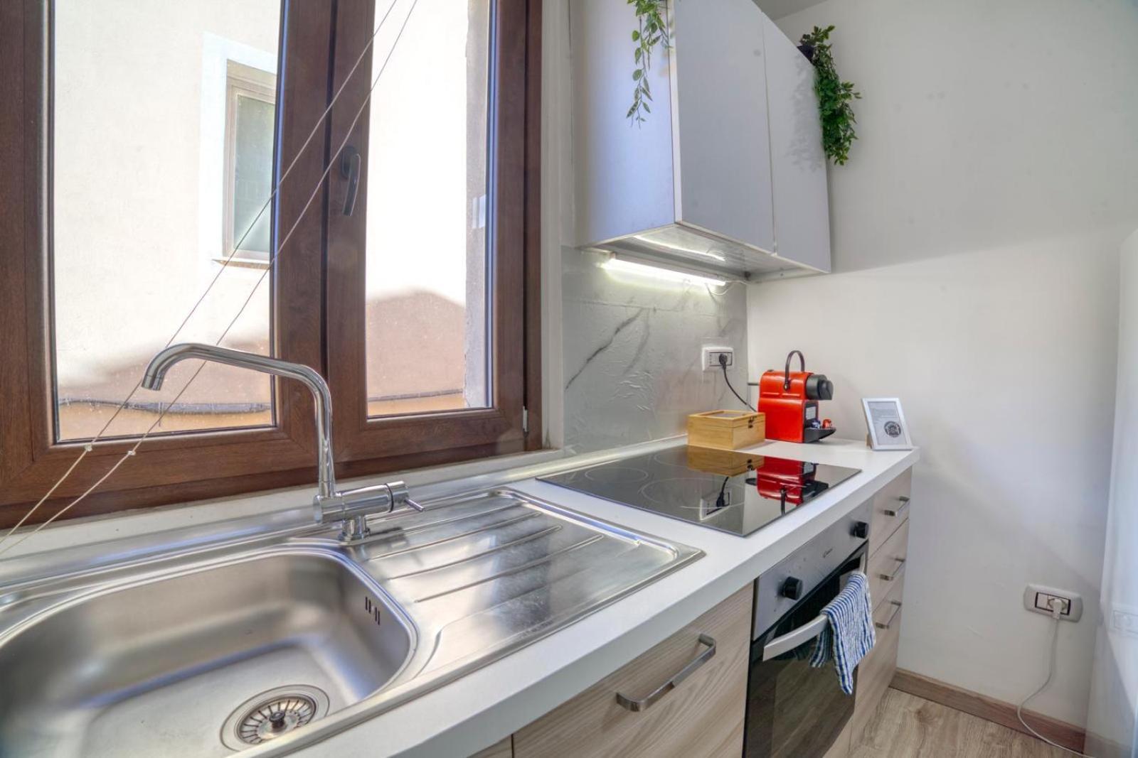 Sassari-Centro Elegante Appartamento Con Wifi E Netflix ภายนอก รูปภาพ