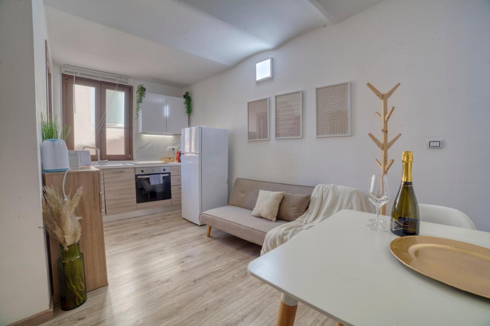 Sassari-Centro Elegante Appartamento Con Wifi E Netflix ภายนอก รูปภาพ